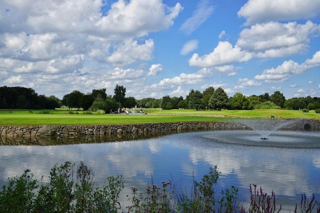 Aparthotel Am Golfclub Treudelberg ハンブルク エクステリア 写真